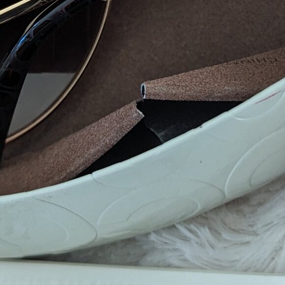 Coach aviator sunglasses, gold frame, with case - Picture 10 of 10